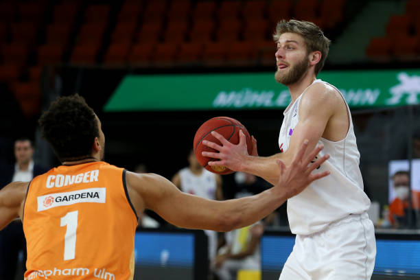 首战面对劲 首战面对劲