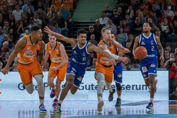 年轻守门员 年轻守门员